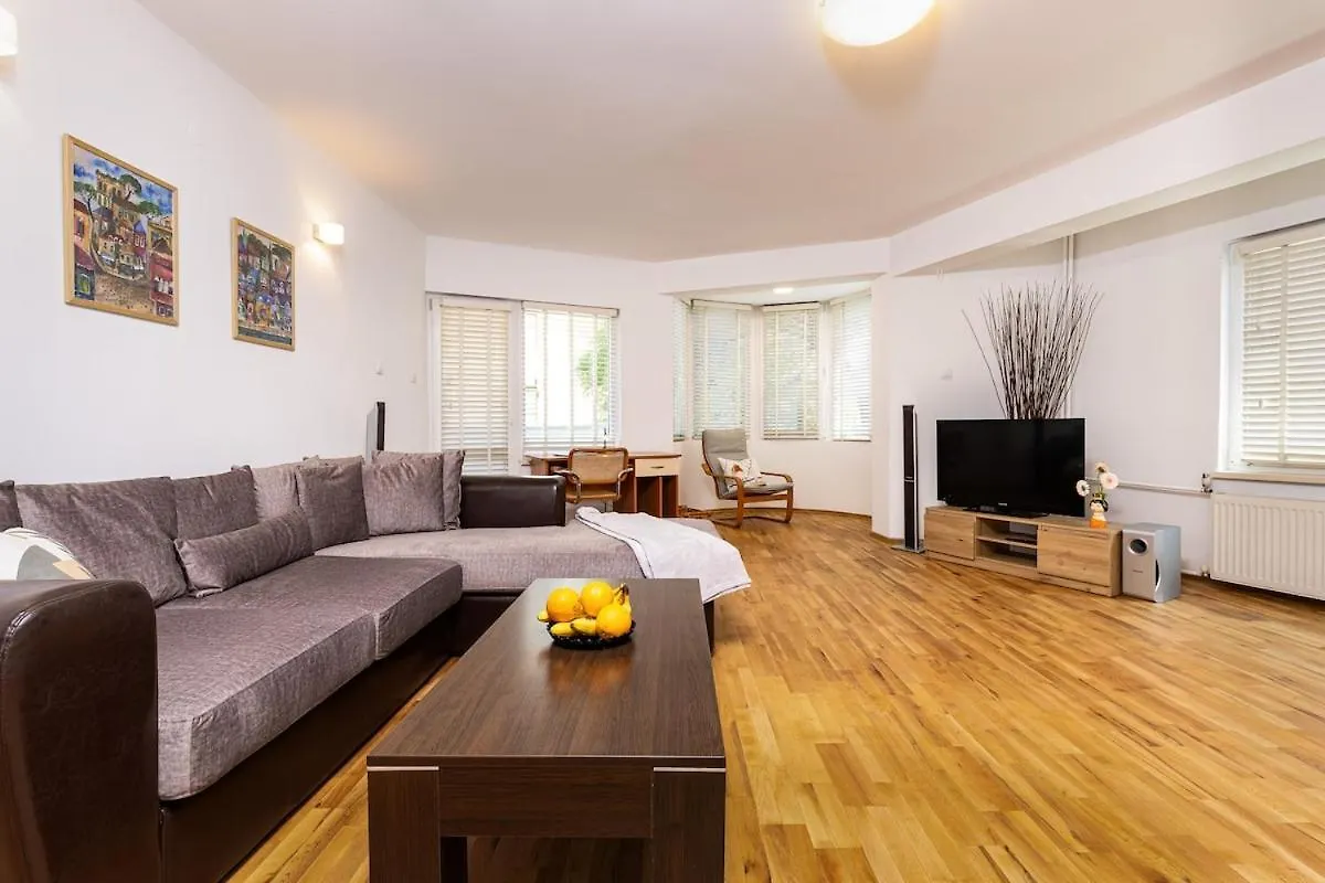 Spacious 2Br Apt Kremena 10 Minutes Walk To Center Plovdiv